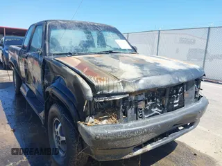 1996 Dodge Dakota z VIN 1B7GG23Y0TS645277, wystawiony jako IAAI lot #42226257 z przebiegiem 176 706 mil mil oraz . Historia ofert i sprzedaży dostępna na DreamBid. Obrazek 6.