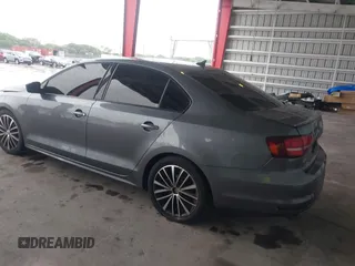 2016 Volkswagen Jetta Sport z VIN 3VWD17AJ3GM416482, wystawiony jako IAAI lot #41653790 z przebiegiem 109 380 mil mil oraz . Historia ofert i sprzedaży dostępna na DreamBid. Obrazek 3.