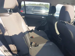2020 Volkswagen Tiguan S с VIN 3VV1B7AX2LM103166, выставлен на аукционе IAAI как лот 42474802 с пробегом 56 580 миль миль и . История ставок и продаж доступна на DreamBid. Изображение 8.