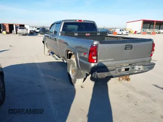 2006 Chevrolet Silverado 3500 SRW Wrk Trk with VIN 1GCHK33DX6F235816, listed as a IAAI auction lot 41588075 with 232,815 mi miles. Bid and sale history available at carsss.com. Image 3.