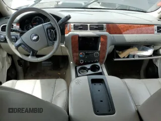 2010 Chevrolet Tahoe LT z VIN 1GNUKBE04AR119674, wystawiony jako Copart lot #58498755 z przebiegiem 226 149 mil mil oraz Czysty tytuł • Clean title. Historia ofert i sprzedaży dostępna na DreamBid. Obrazek 8.