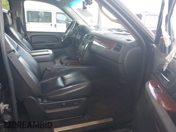 2008 Chevrolet Suburban LTZ with VIN 1GNFK16328R161721, listed as a IAAI auction lot 42130017 with 242,266 mi miles. Bid and sale history available at carsss.com. Image 5.