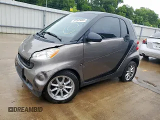2009 Smart fortwo Pure z VIN WMEEJ31X49K233947, wystawiony jako Copart lot #60535065 z przebiegiem 48 669 mil mil oraz Czysty tytuł • Clean title. Historia ofert i sprzedaży dostępna na DreamBid. Obrazek 1.