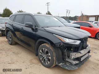 2020 Toyota Highlander XLE with VIN 5TDHZRBH7LS025107, listed as a IAAI auction lot 41236242 with 68,646 mi miles. Bid and sale history available at carsss.com. Image 1.