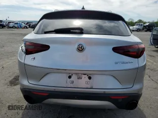 2018 Alfa Romeo Stelvio Ti z VIN ZASFAKBN1J7B70623, wystawiony jako Copart lot #57583795 z przebiegiem 105 351 mil mil oraz Szkoda całkowita • Salvage title. Historia ofert i sprzedaży dostępna na DreamBid. Obrazek 6.