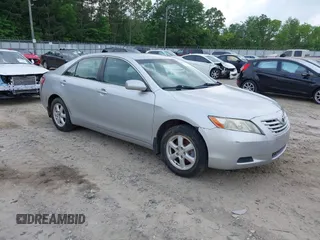 2007 Toyota Camry CE z VIN 4T1BE46KX7U025190, wystawiony jako IAAI lot #42299117 z przebiegiem 144 408 mil mil oraz . Historia ofert i sprzedaży dostępna na DreamBid. Obrazek 1.