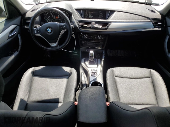 2014 BMW X1 xDrive28i z VIN WBAVL1C57EVY10873, wystawiony jako Copart lot #57914375 z przebiegiem 114 153 mil mil oraz Szkody całkowita. Historia ofert i sprzedaży dostępna na DreamBid. Obrazek 8.