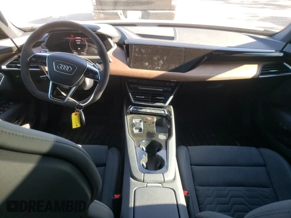 2023 Audi e-tron GT Premium Plus z VIN WAUFJBFW6P7002994, wystawiony jako Copart lot #50310483 z przebiegiem 1682 mil mil oraz . Historia ofert i sprzedaży dostępna na DreamBid. Obrazek 8.
