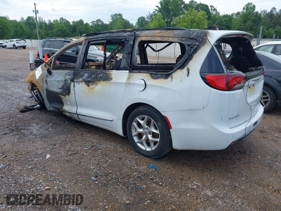 2020 Chrysler Pacifica Touring L with VIN 2C4RC1BG2LR115935, listed as a IAAI auction lot 42244837 with Not provided miles and . Bid and sale history available at DreamBid. Image 3.