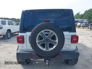 2018 Jeep Wrangler Unlimited Sahara z VIN 1C4HJXEG4JW220092, wystawiony jako IAAI lot #40522478 z przebiegiem 90 529 mil mil oraz . Historia ofert i sprzedaży dostępna na DreamBid. Obrazek 16.