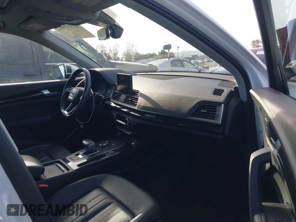 2020 Audi Q5 Premium z VIN WA1ANAFY2L2046974, wystawiony jako IAAI lot #41933942 z przebiegiem 53 911 mil mil oraz . Historia ofert i sprzedaży dostępna na DreamBid. Obrazek 5.