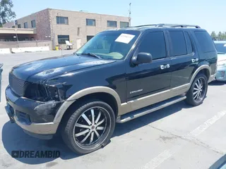 2002 Ford Explorer Eddie Bauer z VIN 1FMDU74E42ZC47584, wystawiony jako IAAI lot #42456721 z przebiegiem 141 518 mil mil oraz . Historia ofert i sprzedaży dostępna na DreamBid. Obrazek 2.