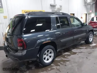 2005 Chevrolet TrailBlazer LS with VIN 1GNET16S356162017, listed as a IAAI auction lot 41148035 with 210,125 mi miles. Bid and sale history available at carsss.com. Image 4.