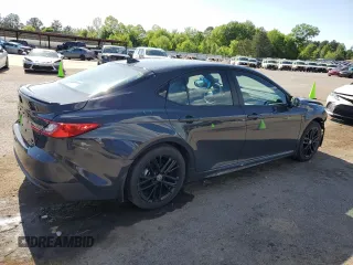 2025 Toyota Camry LE z VIN 4T1DAACK3SU079723, wystawiony jako Copart lot #52720165 z przebiegiem 5800 mil mil oraz Szkoda całkowita • Salvage title. Historia ofert i sprzedaży dostępna na DreamBid. Obrazek 3.
