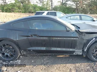 2019 Ford Mustang EcoBoost z VIN 1FA6P8TH7K5180949, wystawiony jako IAAI lot #42093614 z przebiegiem 82 936 mil mil oraz . Historia ofert i sprzedaży dostępna na DreamBid. Obrazek 14.