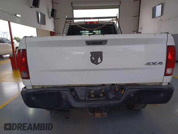 2017 Ram 2500 Tradesman z VIN 3C6TR5HT0HG771975, wystawiony jako IAAI lot #42801757 z przebiegiem 185 058 mil mil oraz . Historia ofert i sprzedaży dostępna na DreamBid. Obrazek 3.