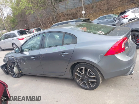 2017 Volvo S60 Dynamic z VIN YV140MTL3H2427908, wystawiony jako IAAI lot #42221185 z przebiegiem 65 432 mil mil oraz . Historia ofert i sprzedaży dostępna na DreamBid. Obrazek 14.