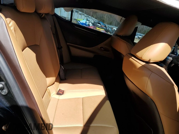 2021 Lexus ES 250 z VIN 58AD11D19MU003859, wystawiony jako Copart lot #49543395 z przebiegiem 102 968 mil mil oraz Szkoda całkowita • Salvage title. Historia ofert i sprzedaży dostępna na DreamBid. Obrazek 11.