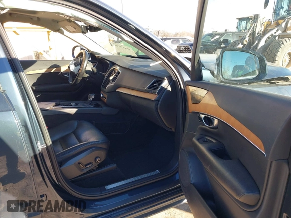2021 Volvo XC90 Momentum with VIN YV4A221K4M1710669, listed as a IAAI auction lot 41417490 with 52,236 mi miles. Bid and sale history available at carsss.com. Image 5.