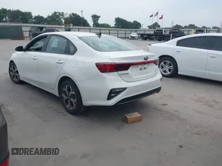 2021 Kia Forte LXS z VIN 3KPF24AD1ME361778, wystawiony jako IAAI lot #42275086 z przebiegiem 13 472 mil mil oraz . Historia ofert i sprzedaży dostępna na DreamBid. Obrazek 3.