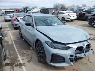 2024 BMW i4 M50 z VIN WBY33AW0XRFS38674, wystawiony jako IAAI lot #41716132 z przebiegiem 11 507 mil mil oraz . Historia ofert i sprzedaży dostępna na DreamBid. Obrazek 1.