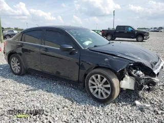 2014 Chrysler 200 Touring z VIN 1C3CCBBB9EN107481, wystawiony jako Copart lot #57303845 z przebiegiem 169 320 mil mil oraz Nie do naprawy • Non repairable. Historia ofert i sprzedaży dostępna na DreamBid. Obrazek 4.
