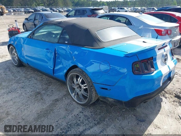 2011 Ford Mustang V6 z VIN 1ZVBP8EM1B5100724, wystawiony jako IAAI lot #42366863 z przebiegiem 221 814 mil mil oraz . Historia ofert i sprzedaży dostępna na DreamBid. Obrazek 3.