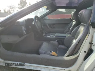 1990 Chevrolet Corvette z VIN 1G1YY2382L5120018, wystawiony jako Copart lot #46445825 z przebiegiem Nie podano mil oraz Czysty tytuł • Clean title. Historia ofert i sprzedaży dostępna na DreamBid. Obrazek 7.