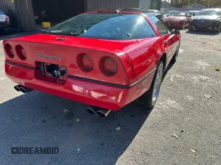 1990 Chevrolet Corvette z VIN 1G1YY2385L5119459, wystawiony jako Copart lot #55402695 z przebiegiem 51 537 mil mil oraz Tytuł czysty. Historia ofert i sprzedaży dostępna na DreamBid. Obrazek 4.