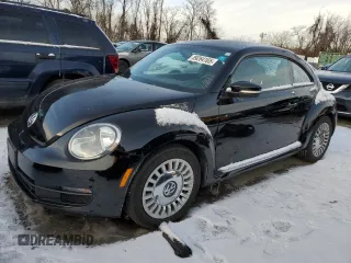 2014 Volkswagen Beetle 1.8T z VIN 3VWJ17AT0EM634459, wystawiony jako Copart lot #89264165 z przebiegiem 120 056 mil mil oraz Czysty tytuł • Clean title. Historia ofert i sprzedaży dostępna na DreamBid. Obrazek 1.