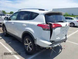 2018 Toyota RAV4 XLE с VIN JTMWFREV2JJ209236, выставлен на аукционе IAAI как лот 42290661 с пробегом 55 910 миль миль и . История ставок и продаж доступна на DreamBid. Изображение 3.