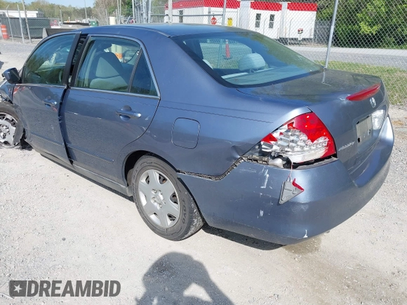 2007 Honda Accord LX z VIN 1HGCM56477A128749, wystawiony jako IAAI lot #42124244 z przebiegiem 224 288 mil mil oraz . Historia ofert i sprzedaży dostępna na DreamBid. Obrazek 3.