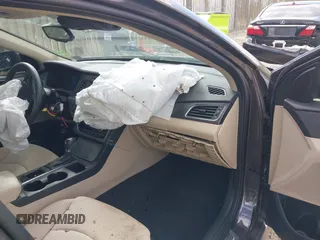 2016 Hyundai Sonata Sport z VIN 5NPE34AF0GH424329, wystawiony jako IAAI lot #42312730 z przebiegiem 20 858 mil mil oraz . Historia ofert i sprzedaży dostępna na DreamBid. Obrazek 5.