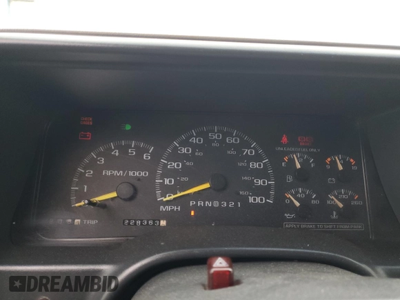 1997 GMC Suburban z VIN 3GKGK26J0VG513194, wystawiony jako Copart lot #45054235 z przebiegiem 228 363 mil mil oraz Szkody całkowita. Historia ofert i sprzedaży dostępna na DreamBid. Obrazek 9.