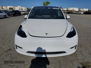 2024 Tesla Model Y Long Range с VIN 7SAYGDEE8RF983067, выставлен на аукционе Copart как лот 61217015 с пробегом 57 082 миль миль и Списание • Salvage title. История ставок и продаж доступна на DreamBid. Изображение 5.