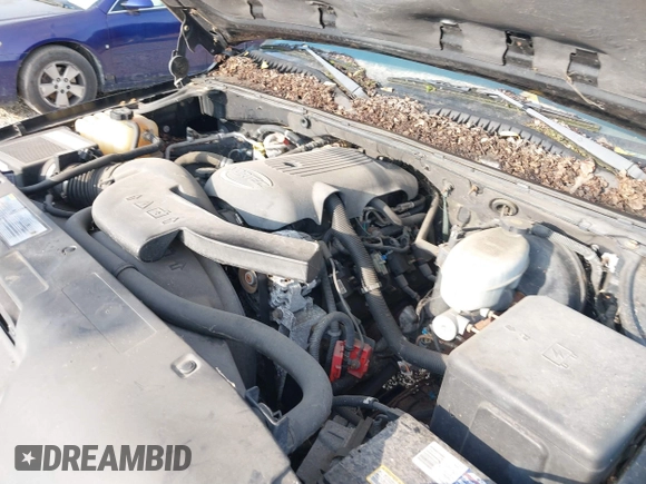 2003 Chevrolet Suburban LT z VIN 1GNEC16Z13J216552, wystawiony jako IAAI lot #40193670 z przebiegiem 235 840 mil mil oraz . Historia ofert i sprzedaży dostępna na DreamBid. Obrazek 10.