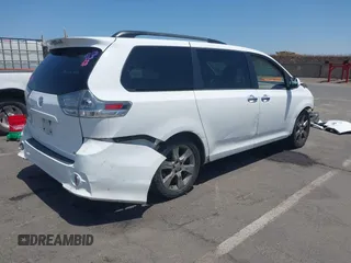 2014 Toyota Sienna SE z VIN 5TDXK3DC0ES515325, wystawiony jako IAAI lot #42520007 z przebiegiem 155 649 mil mil oraz . Historia ofert i sprzedaży dostępna na DreamBid. Obrazek 4.