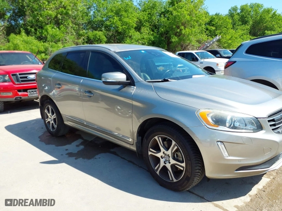 2015 Volvo XC60 T6 Drive-E Platinum with VIN YV449MDM8F2664536, listed as a IAAI auction lot 42037988 with 126,550 mi miles. Bid and sale history available at carsss.com. Image 13.