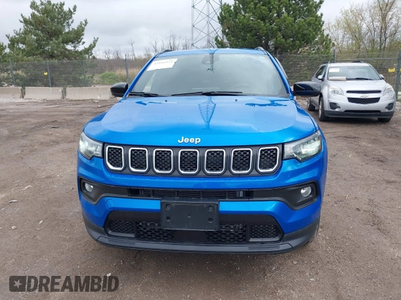 2023 Jeep Compass Latitude Lux z VIN 3C4NJDFN6PT513988, wystawiony jako IAAI lot #42166572 z przebiegiem 18 955 mil mil oraz . Historia ofert i sprzedaży dostępna na DreamBid. Obrazek 12.