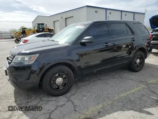2016 Ford Police Interceptor Utility z VIN 1FM5K8AT9GGB73827, wystawiony jako Copart lot #56400145 z przebiegiem 154 496 mil mil oraz Szkody całkowita. Historia ofert i sprzedaży dostępna na DreamBid. Obrazek 1.