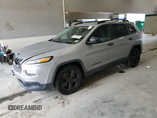 2017 Jeep Cherokee Altitude z VIN 1C4PJLABXHW586048, wystawiony jako Copart lot #62674745 z przebiegiem 106 334 mil mil oraz Szkoda całkowita • Salvage title. Historia ofert i sprzedaży dostępna na DreamBid. Obrazek 1.