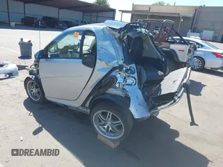 2009 Smart fortwo Pure with VIN WMEEJ31X09K282711, listed as a IAAI auction lot 42164223 with Not provided miles and . Bid and sale history available at DreamBid. Image 3.