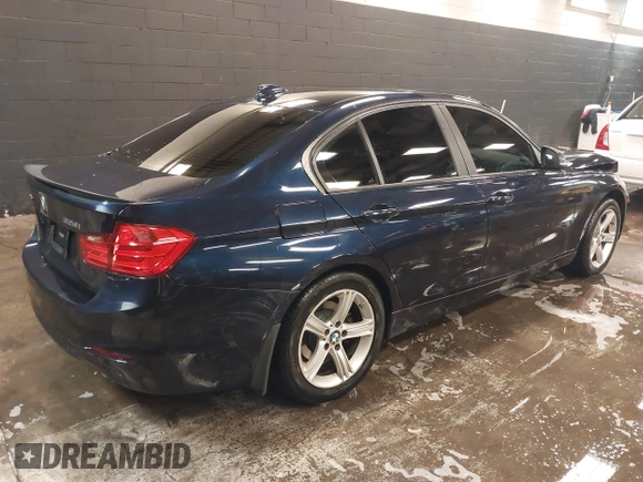 2015 BMW 3 Series 328i xDrive z VIN WBA3B5C51FP654322, wystawiony jako IAAI lot #41675405 z przebiegiem 108 798 mil mil oraz . Historia ofert i sprzedaży dostępna na DreamBid. Obrazek 4.
