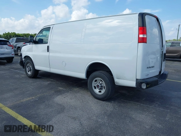 2022 GMC Savana Cargo Van with VIN 1GTW7AFP1N1139006, listed as a IAAI auction lot 41707713 with 5,710 mi miles. Bid and sale history available at carsss.com. Image 3.