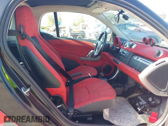 2013 Smart fortwo Pure z VIN WMEEJ3BAXDK632221, wystawiony jako IAAI lot #42243706 z przebiegiem 75 815 mil mil oraz . Historia ofert i sprzedaży dostępna na DreamBid. Obrazek 5.
