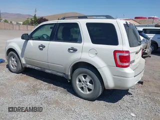 2011 Ford Escape XLT z VIN 1FMCU9DGXBKA93027, wystawiony jako IAAI lot #42712059 z przebiegiem 121 820 mil mil oraz . Historia ofert i sprzedaży dostępna na DreamBid. Obrazek 3.