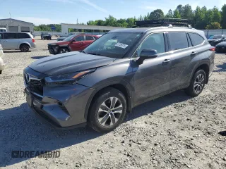 2021 Toyota Highlander XLE with VIN 5TDGZRBH5MS529734, listed as a Copart auction lot 57189315 with 117,913 mi miles and Salvage title. Bid and sale history available at DreamBid. Image 1.