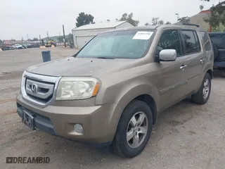 2011 Honda Pilot EX-L with VIN 5FNYF4H58BB101381, listed as a IAAI auction lot 41884398 with 292,139 mi miles. Bid and sale history available at carsss.com. Image 21.