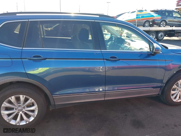 2018 Volkswagen Tiguan SEL with VIN 3VV3B7AX4JM001454, listed as a IAAI auction lot 41337213 with 82,624 mi miles. Bid and sale history available at carsss.com. Image 14.