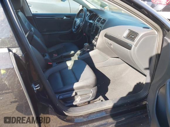 2017 Volkswagen Jetta SEL z VIN 3VWL17AJ5HM246543, wystawiony jako IAAI lot #41650614 z przebiegiem 112 168 mil mil oraz . Historia ofert i sprzedaży dostępna na DreamBid. Obrazek 5.